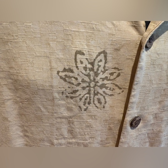 Tommy Bahama‎ Light Tan Floral Shirt - Picture 4 of 8